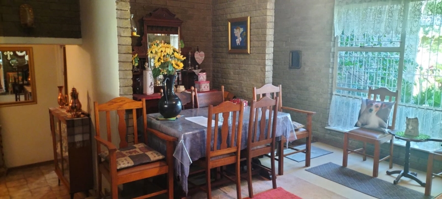 5 Bedroom Property for Sale in Langenhovenpark Free State